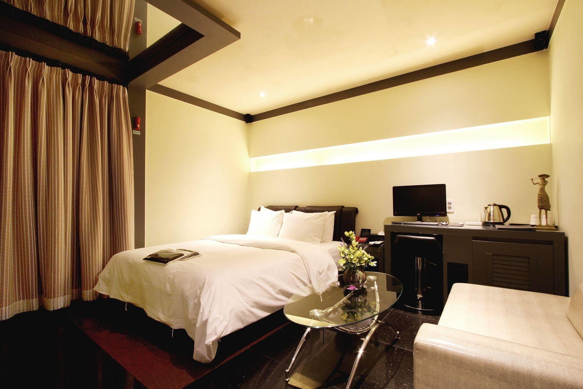 Hotel A7 2*